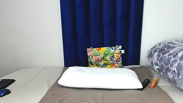 Pinkdollyg online show from 24, 11, 2025