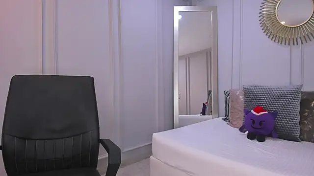 CharlotteBrownn  online show from 23, 12, 2025