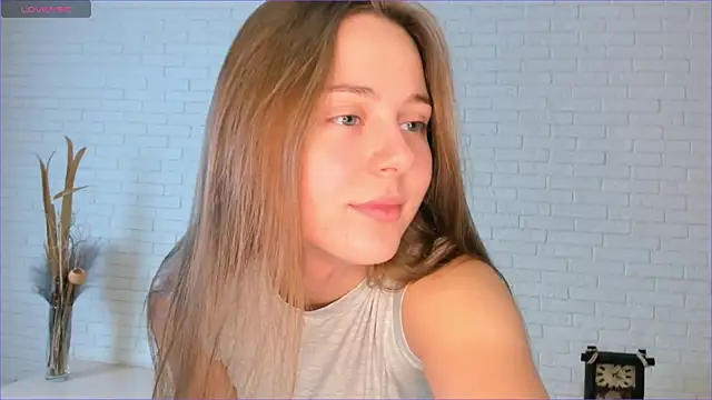 Milla Vegga online show from 24, 10, 2025