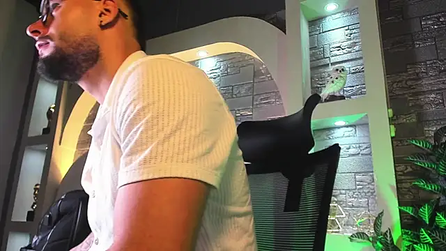 Snapshot of dominic_de_luca chatting on 5, 11, 2025 dominic de luca online show from 5, 11, 2025