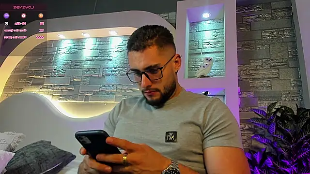 Snapshot of dominic_de_luca chatting on 8, 11, 2025 dominic de luca online show from 8, 11, 2025