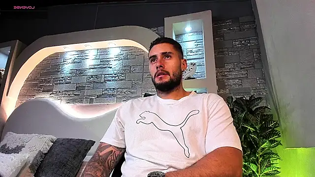 Snapshot of dominic_de_luca chatting on 11, 11, 2025 dominic de luca online show from 11, 11, 2025