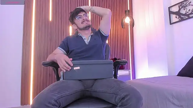 AaronFuentes7 online show from 27, 9, 2025