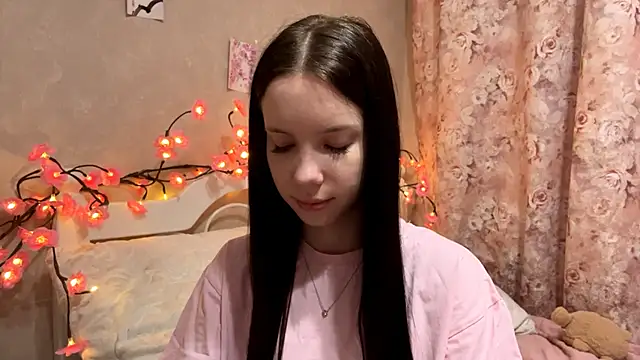 Snapshot of AxyKitten chatting on 9, 11, 2025 AxyKitten online show from 9, 11, 2025