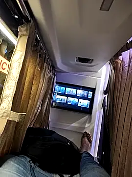 Snapshot of Mr_Batting_Man chatting on 21, 11, 2025 Mr Batting Man online show from 21, 11, 2025