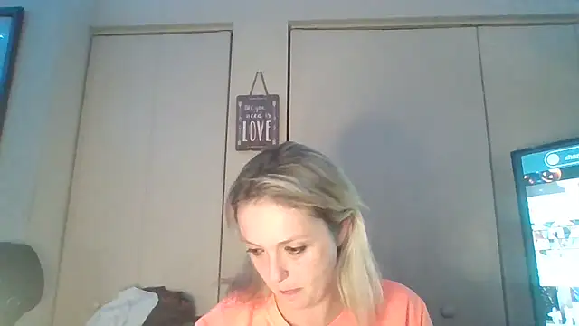 Candykissesxoxo online show from 3, 11, 2025