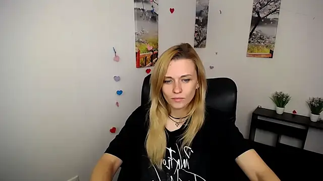 Snapshot of PeppyMia chatting on 21, 10, 2025 PeppyMia online show from 21, 10, 2025