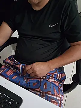 Snapshot of Carloskasado chatting on 4, 11, 2025 Carloskasado online show from 4, 11, 2025