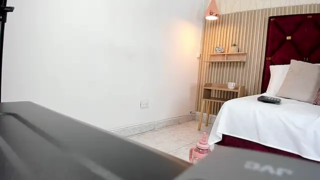 Snapshot of Laura_Ivy chatting on 24, 9, 2025 Laura Ivy online show from 24, 9, 2025