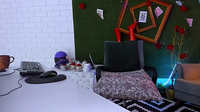 JulianaRaynes online show from 19, 11, 2025