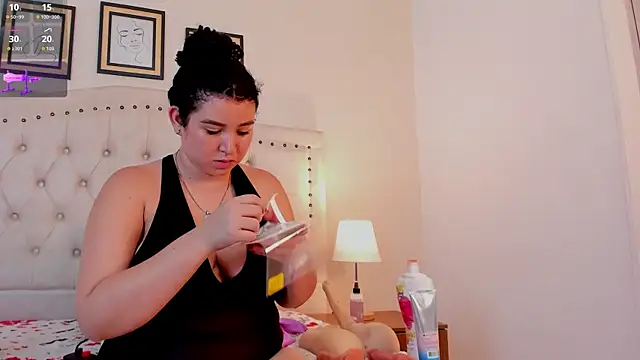 Snapshot of cristhi_esterling chatting on 22, 10, 2025 cristhi esterling online show from 22, 10, 2025