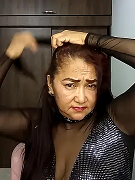 Snapshot of linda_luna29 chatting on 14, 12, 2025 linda luna29 online show from 14, 12, 2025