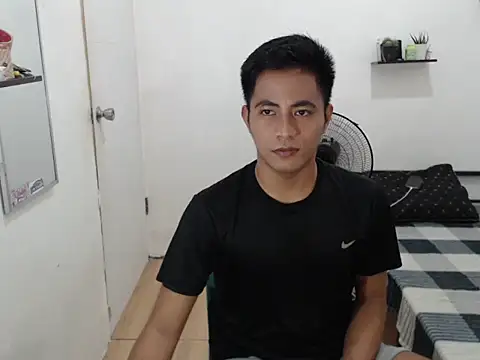 Snapshot of Lloyd_wintours chatting on 28, 10, 2025 Lloyd wintours online show from 28, 10, 2025