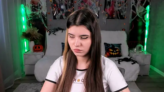 Snapshot of AnoraDark chatting on 19, 10, 2025 AnoraDark online show from 19, 10, 2025