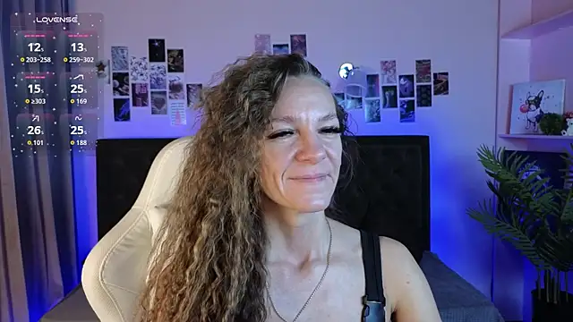 Snapshot of Jesica_mooon chatting on 17, 10, 2025 Jesica mooon online show from 17, 10, 2025