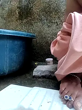 Snapshot of Juhi_chawla chatting on 5, 11, 2025 Juhi chawla online show from 5, 11, 2025