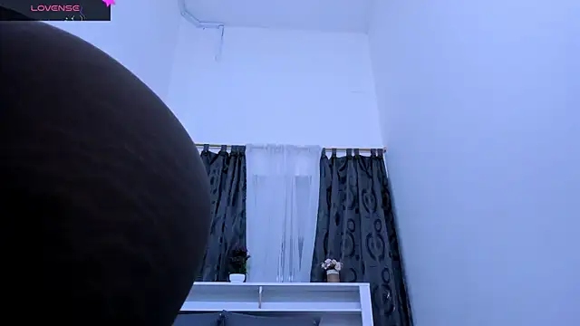 Mistt Mia online show from 6, 2, 2026