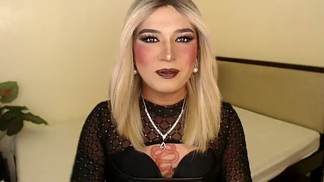 Snapshot of mslilly_croft chatting on 28, 11, 2025 mslilly croft online show from 28, 11, 2025