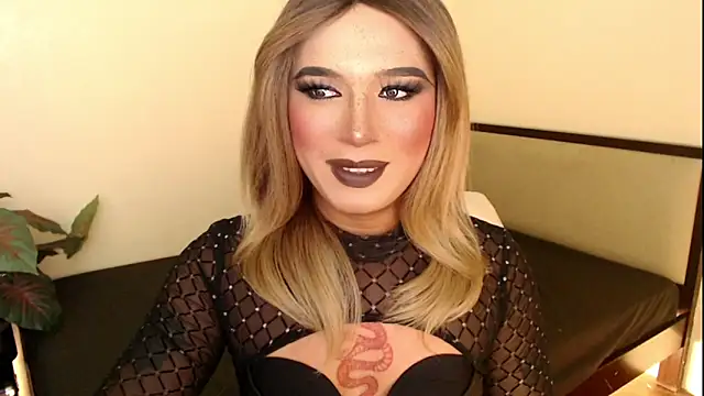 Snapshot of mslilly_croft chatting on 18, 12, 2025 mslilly croft online show from 18, 12, 2025