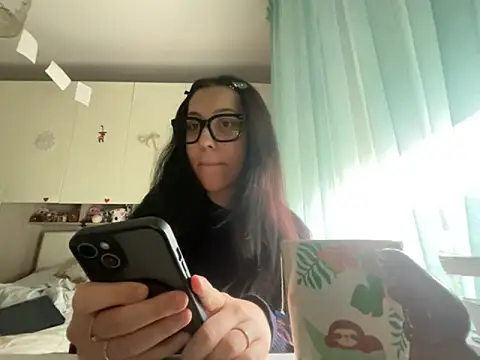 KissMeLater online show from 6, 10, 2025