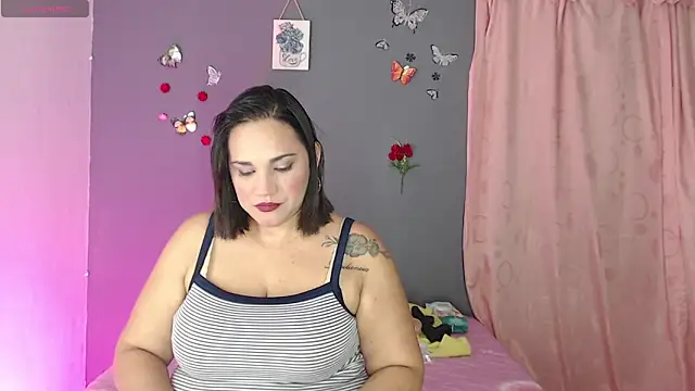 Snapshot of ROOSEQUEEN chatting on 6, 11, 2025 ROOSEQUEEN online show from 6, 11, 2025