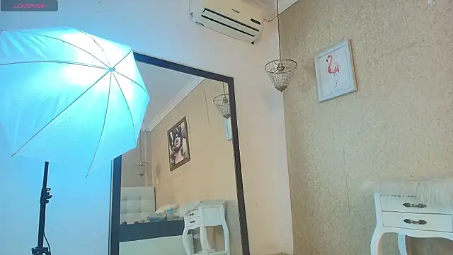 Miladiosa online show from 14, 12, 2025