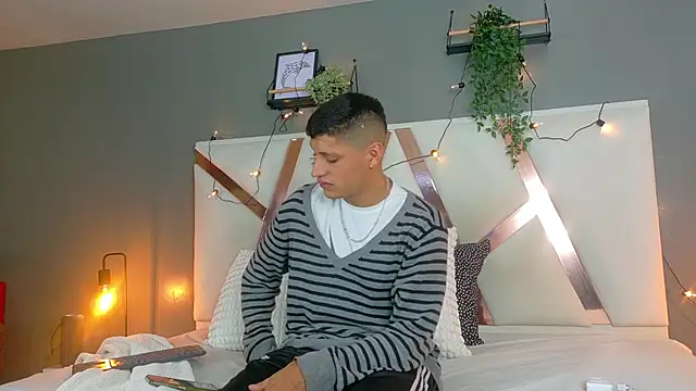 Snapshot of LaynorRoss_ chatting on 13, 9, 2025 LaynorRoss online show from 13, 9, 2025