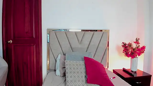 SerenaAveline online show from 12, 10, 2025