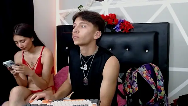 COZY7COUPLE online show from 2, 10, 2025