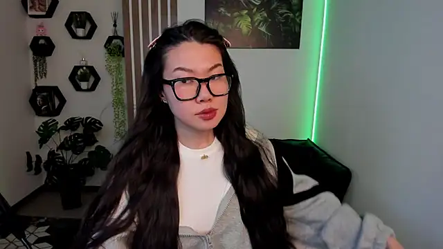 LunaPurrr online show from 3, 2, 2026