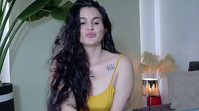 Snapshot of lizdevine chatting on 12, 10, 2025 lizdevine online show from 12, 10, 2025