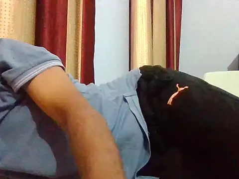 Snapshot of creativecommin chatting on 8, 11, 2025 creativecommin online show from 8, 11, 2025