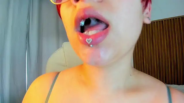 mlle luna online show from 19, 9, 2025