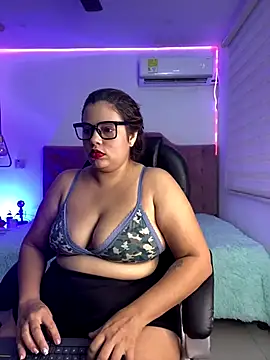 Velveet x online show from 17, 10, 2025