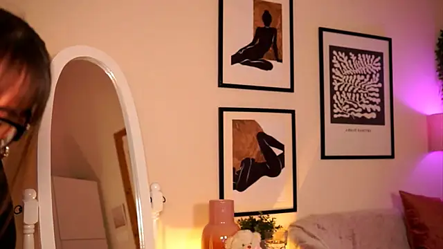 midnightbby  online show from 10, 3, 2026