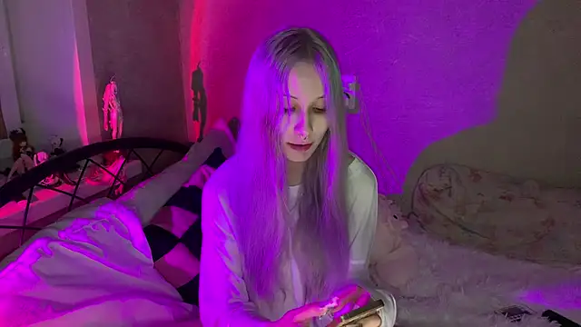 Elaincutee online show from 11, 9, 2025