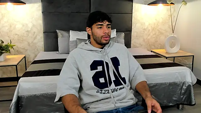 Snapshot of RaphaelDufort chatting on 18, 11, 2025 RaphaelDufort online show from 18, 11, 2025