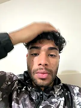 Snapshot of RaphaelDufort chatting on 23, 11, 2025 RaphaelDufort online show from 23, 11, 2025