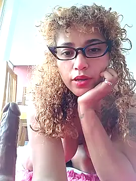 Snapshot of Vikyvoyeur chatting on 17, 11, 2025 Vikyvoyeur online show from 17, 11, 2025