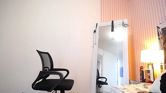 ViictoriaJones  online show from 4, 2, 2026