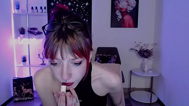 AveryLia online show from 8, 9, 2025