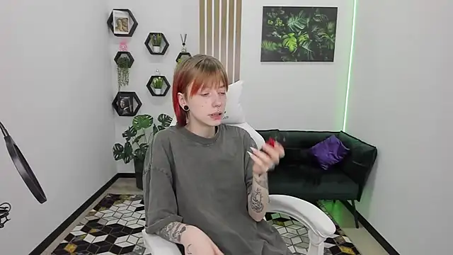 AveryLia online show from 7, 10, 2025