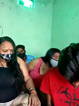 LoveOnStream online show from 4, 11, 2025