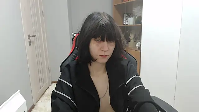 TinaQuiin online show from 20, 10, 2025