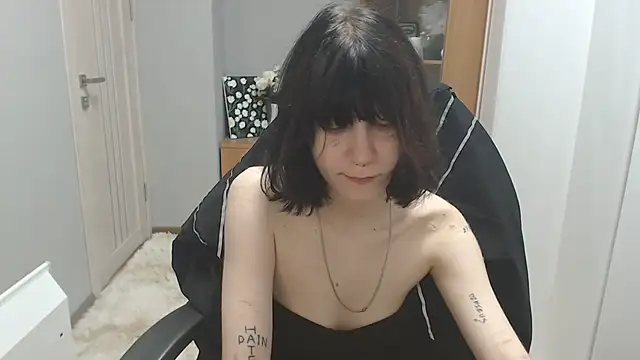 TinaQuiin online show from 24, 10, 2025