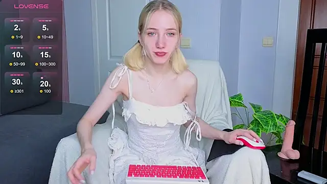 Snapshot of EmmaNovak chatting on 15, 11, 2025 EmmaNovak online show from 15, 11, 2025