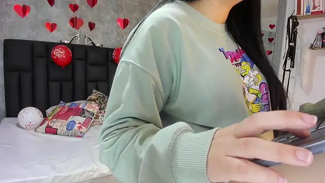 crystaldarliing online show from 12, 2, 2026