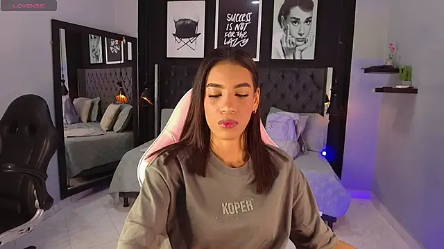 kitty collins  online show from 14, 12, 2025