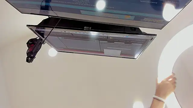 Snapshot of susan_morgans chatting on 11, 11, 2025 susan morgans online show from 11, 11, 2025