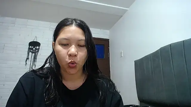 Naia Stant online show from 9, 10, 2025